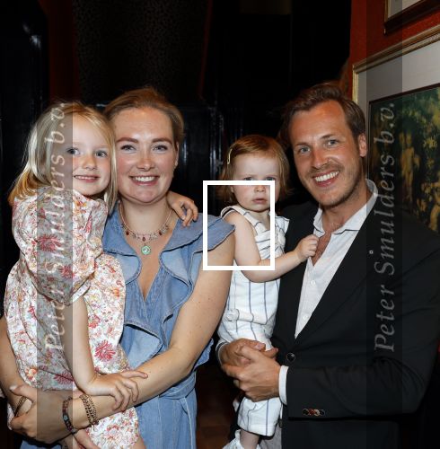 Noordwijk 17 mei 2023
Opening pension Code Rose van Martien Meiland en Erica Meiland . Ook Montana Maxime en Leroy Molkenboer zijn aanwezig Dochter Claire doet de openingshandeling.