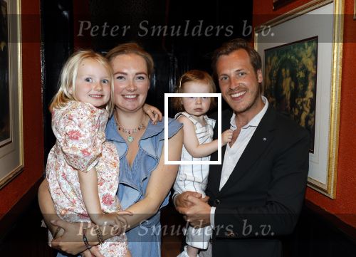 Noordwijk 17 mei 2023
Opening pension Code Rose van Martien Meiland en Erica Meiland . Ook Montana Maxime en Leroy Molkenboer zijn aanwezig Dochter Claire doet de openingshandeling.