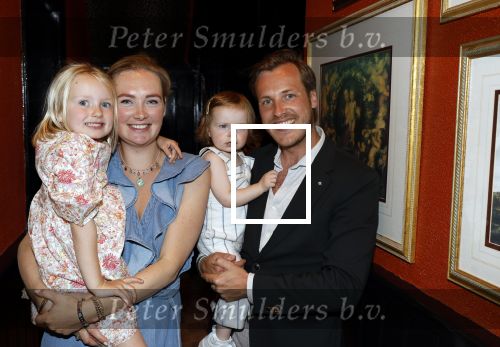 Noordwijk 17 mei 2023
Opening pension Code Rose van Martien Meiland en Erica Meiland . Ook Montana Maxime en Leroy Molkenboer zijn aanwezig Dochter Claire doet de openingshandeling.