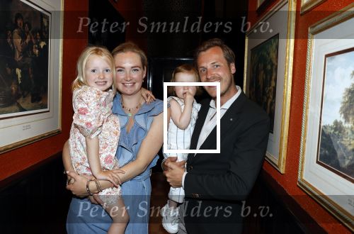Noordwijk 17 mei 2023
Opening pension Code Rose van Martien Meiland en Erica Meiland . Ook Montana Maxime en Leroy Molkenboer zijn aanwezig Dochter Claire doet de openingshandeling.