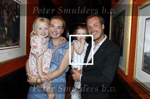 Noordwijk 17 mei 2023
Opening pension Code Rose van Martien Meiland en Erica Meiland . Ook Montana Maxime en Leroy Molkenboer zijn aanwezig Dochter Claire doet de openingshandeling.