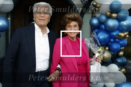 Noorden  30 april 2023
Gerard Joling viert zijn 63e verjaardag.
Netty v d Veer met partner
