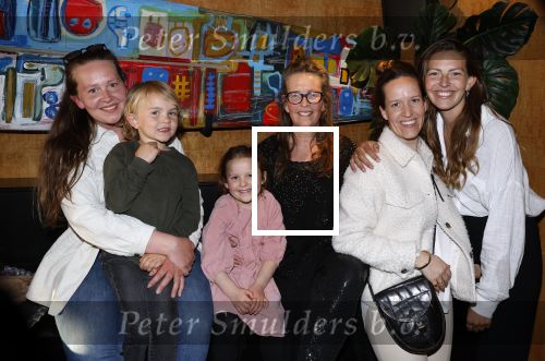 Kortenhoef 29 april 2023
Presntatie tijdschrift Nicole des Bouvrie bij Ottenhome.
Nicole met haar dochters en kleinkinderen