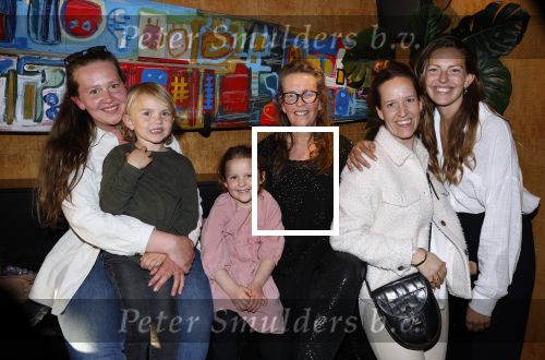 Kortenhoef 29 april 2023
Presntatie tijdschrift Nicole des Bouvrie bij Ottenhome.
Nicole met haar dochters en kleinkinderen