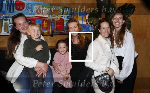 Kortenhoef 29 april 2023
Presntatie tijdschrift Nicole des Bouvrie bij Ottenhome.
Nicole met haar dochters en kleinkinderen