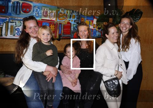 Kortenhoef 29 april 2023
Presntatie tijdschrift Nicole des Bouvrie bij Ottenhome.
Nicole met haar dochters en kleinkinderen
