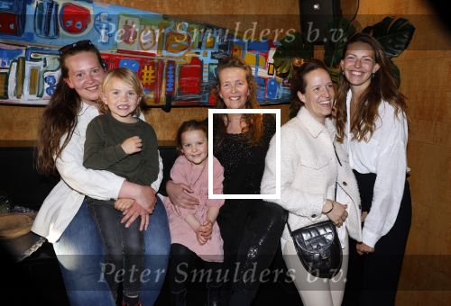 Kortenhoef 29 april 2023
Presntatie tijdschrift Nicole des Bouvrie bij Ottenhome.
Nicole met haar dochters en kleinkinderen