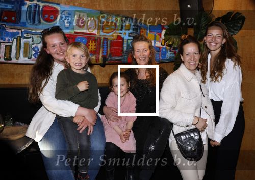 Kortenhoef 29 april 2023
Presntatie tijdschrift Nicole des Bouvrie bij Ottenhome.
Nicole met haar dochters en kleinkinderen