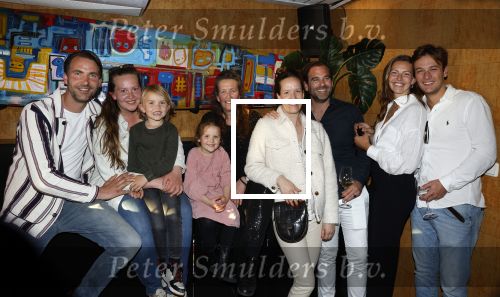 Kortenhoef 29 april 2023
Presntatie tijdschrift Nicole des Bouvrie bij Ottenhome.
Nicole met haar dochters en kleinkinderen en partners van kinderen