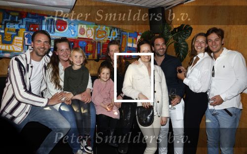Kortenhoef 29 april 2023
Presntatie tijdschrift Nicole des Bouvrie bij Ottenhome.
Nicole met haar dochters en kleinkinderen en partners van kinderen