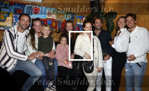 Kortenhoef 29 april 2023
Presntatie tijdschrift Nicole des Bouvrie bij Ottenhome.
Nicole met haar dochters en kleinkinderen en partners van kinderen