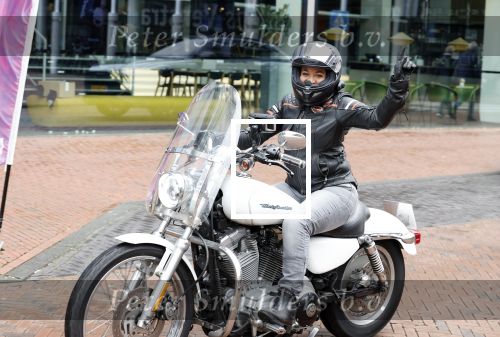 Amstelveen 30 april 2023
Nurlaila bij de musical lunch in schouwburg Amstelveen. Ze kwam mop haar Harley Davidson motor