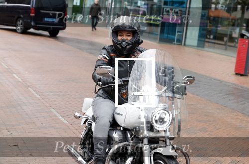 Amstelveen 30 april 2023
Nurlaila bij de musical lunch in schouwburg Amstelveen. Ze kwam mop haar Harley Davidson motor