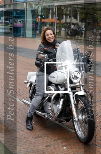 Amstelveen 30 april 2023
Nurlaila bij de musical lunch in schouwburg Amstelveen. Ze kwam mop haar Harley Davidson motor