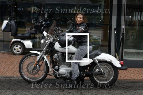 Amstelveen 30 april 2023
Nurlaila bij de musical lunch in schouwburg Amstelveen. Ze kwam mop haar Harley Davidson motor