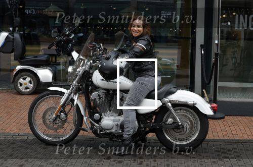 Amstelveen 30 april 2023
Nurlaila bij de musical lunch in schouwburg Amstelveen. Ze kwam mop haar Harley Davidson motor