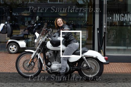 Amstelveen 30 april 2023
Nurlaila bij de musical lunch in schouwburg Amstelveen. Ze kwam mop haar Harley Davidson motor