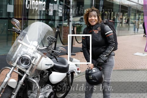 Amstelveen 30 april 2023
Nurlaila bij de musical lunch in schouwburg Amstelveen. Ze kwam mop haar Harley Davidson motor
