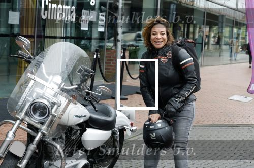 Amstelveen 30 april 2023
Nurlaila bij de musical lunch in schouwburg Amstelveen. Ze kwam mop haar Harley Davidson motor