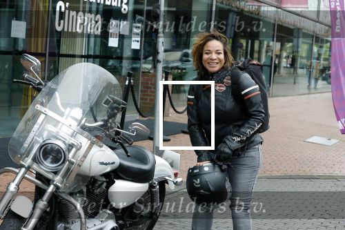 Amstelveen 30 april 2023
Nurlaila bij de musical lunch in schouwburg Amstelveen. Ze kwam mop haar Harley Davidson motor