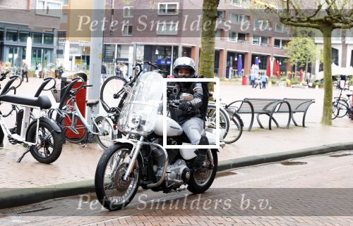Amstelveen 30 april 2023
Nurlaila bij de musical lunch in schouwburg Amstelveen. Ze kwam mop haar Harley Davidson motor
