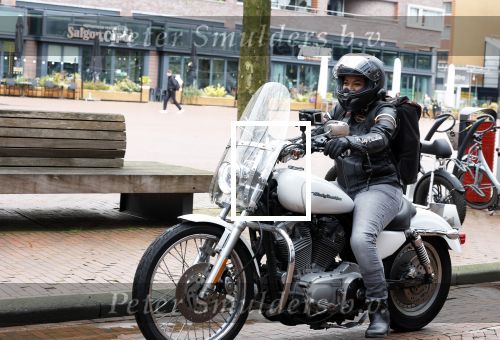 Amstelveen 30 april 2023
Nurlaila bij de musical lunch in schouwburg Amstelveen. Ze kwam mop haar Harley Davidson motor
