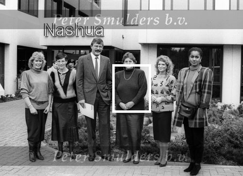 Den Bosch, 28 Oktober 1987
De dames van de Voetbalspelers op bezoek bij sponsor Nashua
Op de foto o.a. Huub v d Boogaart Gilian Kessels Shula Reijxman