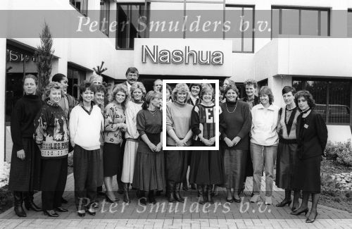 Den Bosch, 28 Oktober 1987
De dames van de Voetbalspelers op bezoek bij sponsor Nashua
Op de foto o.a. Huub v d Boogaart Gilian Kessels Shula Reijxman