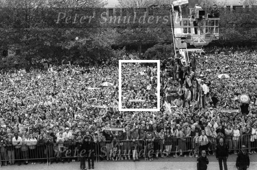 Haarlem, Eindhoven, 23 Mei 1987
Haarlem-PSV 0-3
Landskampioen 1986-1987
Optocht en Gemeentehuis
PSV Landskampioen rondtocht en gemeentehuis