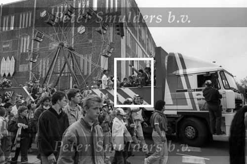 Haarlem, Eindhoven, 23 Mei 1987
Haarlem-PSV 0-3
Landskampioen 1986-1987
Optocht en Gemeentehuis
PSV Landskampioen rondtocht en gemeentehuis