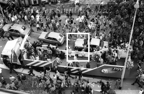Haarlem, Eindhoven, 23 Mei 1987
Haarlem-PSV 0-3
Landskampioen 1986-1987
Optocht en Gemeentehuis
PSV Landskampioen rondtocht en gemeentehuis