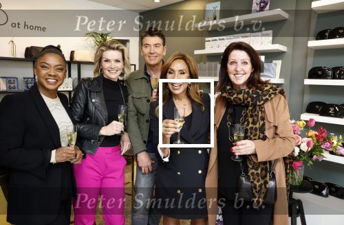 Amsterdam 24 april 2023
Presentatie nieuwe verzorgingslijn van patty Brard ism het Kruidvat.
Tooske Ragas Natacha Harlequin Bart Ettekoven en Tilly