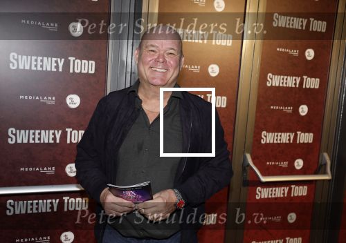 Amsterdam 21 april 2023
Premiere Sweeney Todd in het DeLaMar theater geproduceerd door Medialane.
Paul de Leeuw kwam met partner Stefan Nugter