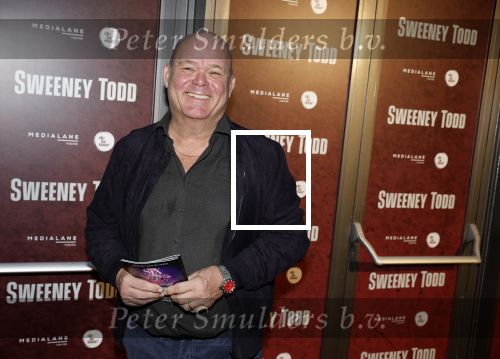 Amsterdam 21 april 2023
Premiere Sweeney Todd in het DeLaMar theater geproduceerd door Medialane.
Paul de Leeuw kwam met partner Stefan Nugter