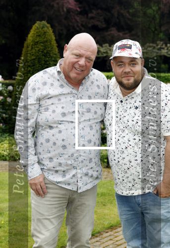 Neerpelt Achel e.o. 8 mei 2023
Peter Gillis bij zijn huis en zijn nieuwe huis . Peter Gillis en zijn zoon Mark Gillis
