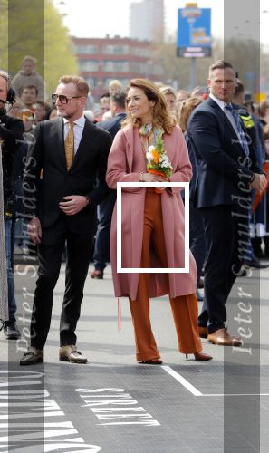 Rotterdam 27 april 2023
Koningsdag 2023 in Rotterdam met aanwezig Koning Willem Alexander, KoninginMaxima ,Prinses Amalia, Prinses Ariane ,Prins Constantijn ,Prinses Laurentien ,Prins Maurits ,Prinses Marilene ,Prins Bernhard ,Prinses Annette ,Prins Floris ,Prinses Aimee ,Prins Pieter Christiaan, en Prinses Anita .
Burgemeester Aboutaleb is de gastheer.  De Royals gaan voetballen bij Touzani