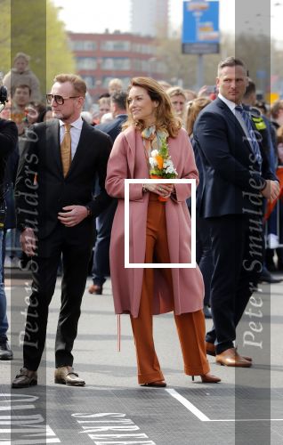 Rotterdam 27 april 2023
Koningsdag 2023 in Rotterdam met aanwezig Koning Willem Alexander, KoninginMaxima ,Prinses Amalia, Prinses Ariane ,Prins Constantijn ,Prinses Laurentien ,Prins Maurits ,Prinses Marilene ,Prins Bernhard ,Prinses Annette ,Prins Floris ,Prinses Aimee ,Prins Pieter Christiaan, en Prinses Anita .
Burgemeester Aboutaleb is de gastheer.  De Royals gaan voetballen bij Touzani
