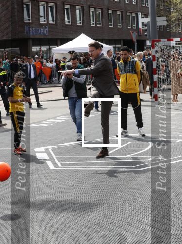 Rotterdam 27 april 2023
Koningsdag 2023 in Rotterdam met aanwezig Koning Willem Alexander, KoninginMaxima ,Prinses Amalia, Prinses Ariane ,Prins Constantijn ,Prinses Laurentien ,Prins Maurits ,Prinses Marilene ,Prins Bernhard ,Prinses Annette ,Prins Floris ,Prinses Aimee ,Prins Pieter Christiaan, en Prinses Anita .
Burgemeester Aboutaleb is de gastheer.  De Royals gaan voetballen bij Touzani