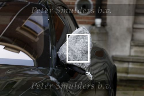 Amsterdam 13 mei 2023
Prins Maurits heeft speciale kappen om zijn spiegels van zijn porsche Taycan .
Door die kappen kunnen de spiegels niet gepikt worden.