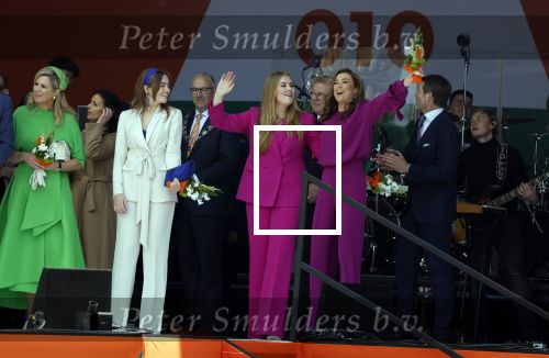 Rotterdam 27 april 2023
Koningsdag 2023 in Rotterdam met aanwezig Koning Willem Alexander, KoninginMaxima ,Prinses Amalia, Prinses Ariane ,Prins Constantijn ,Prinses Laurentien ,Prins Maurits ,Prinses Marilene ,Prins Bernhard ,Prinses Annette ,Prins Floris ,Prinses Aimee ,Prins Pieter Christiaan, en Prinses Anita .
Burgemeester Aboutaleb is de gastheer. Lee Towers Davina Michelle en Ronnie Flex treden op.