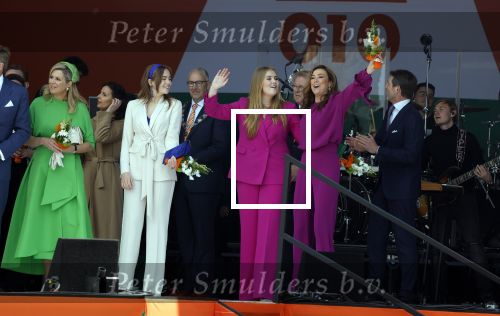 Rotterdam 27 april 2023
Koningsdag 2023 in Rotterdam met aanwezig Koning Willem Alexander, KoninginMaxima ,Prinses Amalia, Prinses Ariane ,Prins Constantijn ,Prinses Laurentien ,Prins Maurits ,Prinses Marilene ,Prins Bernhard ,Prinses Annette ,Prins Floris ,Prinses Aimee ,Prins Pieter Christiaan, en Prinses Anita .
Burgemeester Aboutaleb is de gastheer. Lee Towers Davina Michelle en Ronnie Flex treden op.