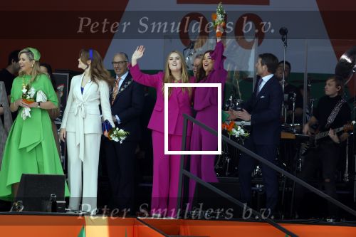 Rotterdam 27 april 2023
Koningsdag 2023 in Rotterdam met aanwezig Koning Willem Alexander, KoninginMaxima ,Prinses Amalia, Prinses Ariane ,Prins Constantijn ,Prinses Laurentien ,Prins Maurits ,Prinses Marilene ,Prins Bernhard ,Prinses Annette ,Prins Floris ,Prinses Aimee ,Prins Pieter Christiaan, en Prinses Anita .
Burgemeester Aboutaleb is de gastheer. Lee Towers Davina Michelle en Ronnie Flex treden op.