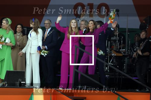 Rotterdam 27 april 2023
Koningsdag 2023 in Rotterdam met aanwezig Koning Willem Alexander, KoninginMaxima ,Prinses Amalia, Prinses Ariane ,Prins Constantijn ,Prinses Laurentien ,Prins Maurits ,Prinses Marilene ,Prins Bernhard ,Prinses Annette ,Prins Floris ,Prinses Aimee ,Prins Pieter Christiaan, en Prinses Anita .
Burgemeester Aboutaleb is de gastheer. Lee Towers Davina Michelle en Ronnie Flex treden op.
