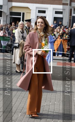 Rotterdam 27 april 2023
Koningsdag 2023 in Rotterdam met aanwezig Koning Willem Alexander, KoninginMaxima ,Prinses Amalia, Prinses Ariane ,Prins Constantijn ,Prinses Laurentien ,Prins Maurits ,Prinses Marilene ,Prins Bernhard ,Prinses Annette ,Prins Floris ,Prinses Aimee ,Prins Pieter Christiaan, en Prinses Anita .
Burgemeester Aboutaleb is de gastheer.