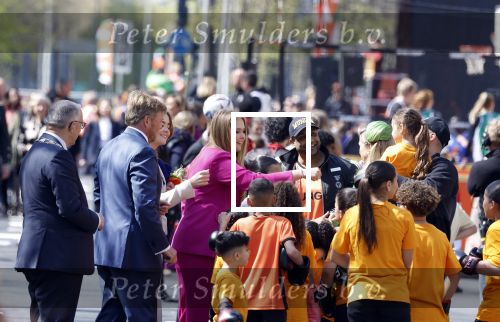 Rotterdam 27 april 2023
Koningsdag 2023 in Rotterdam met aanwezig Koning Willem Alexander, KoninginMaxima ,Prinses Amalia, Prinses Ariane ,Prins Constantijn ,Prinses Laurentien ,Prins Maurits ,Prinses Marilene ,Prins Bernhard ,Prinses Annette ,Prins Floris ,Prinses Aimee ,Prins Pieter Christiaan, en Prinses Anita .
Burgemeester Aboutaleb is de gastheer.