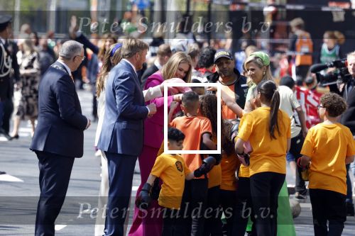 Rotterdam 27 april 2023
Koningsdag 2023 in Rotterdam met aanwezig Koning Willem Alexander, KoninginMaxima ,Prinses Amalia, Prinses Ariane ,Prins Constantijn ,Prinses Laurentien ,Prins Maurits ,Prinses Marilene ,Prins Bernhard ,Prinses Annette ,Prins Floris ,Prinses Aimee ,Prins Pieter Christiaan, en Prinses Anita .
Burgemeester Aboutaleb is de gastheer.