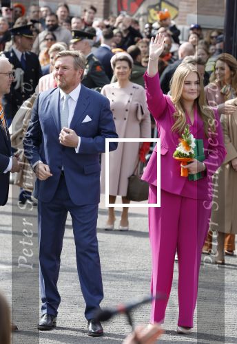 Rotterdam 27 april 2023
Koningsdag 2023 in Rotterdam met aanwezig Koning Willem Alexander, KoninginMaxima ,Prinses Amalia, Prinses Ariane ,Prins Constantijn ,Prinses Laurentien ,Prins Maurits ,Prinses Marilene ,Prins Bernhard ,Prinses Annette ,Prins Floris ,Prinses Aimee ,Prins Pieter Christiaan, en Prinses Anita .
Burgemeester Aboutaleb is de gastheer.