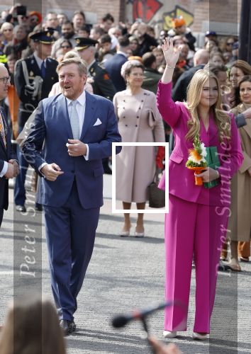 Rotterdam 27 april 2023
Koningsdag 2023 in Rotterdam met aanwezig Koning Willem Alexander, KoninginMaxima ,Prinses Amalia, Prinses Ariane ,Prins Constantijn ,Prinses Laurentien ,Prins Maurits ,Prinses Marilene ,Prins Bernhard ,Prinses Annette ,Prins Floris ,Prinses Aimee ,Prins Pieter Christiaan, en Prinses Anita .
Burgemeester Aboutaleb is de gastheer.