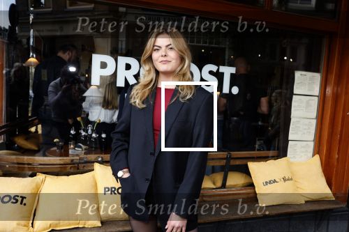 Amsterdam 20 april 2023
Prinses Eloise van Oranje onderweg naar feestje van blad de Linda in een cafe in het centrum van Amsterdam waar een bier gepresenteerd wordt.