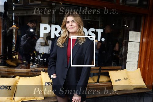 Amsterdam 20 april 2023
Prinses Eloise van Oranje onderweg naar feestje van blad de Linda in een cafe in het centrum van Amsterdam waar een bier gepresenteerd wordt.